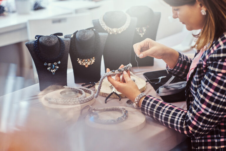 Gold Plated Jewelry-এর যত্ন নেওয়ার সহজ উপায়