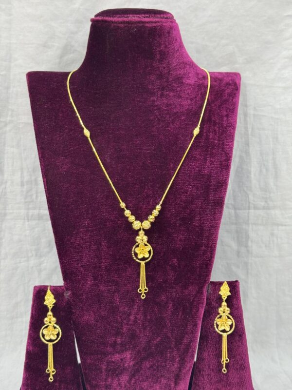 Elegant Chain & Earring Set – 100% Color Warranty