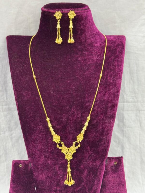 Elegant Chain & Earring Set – 100% Color Warranty
