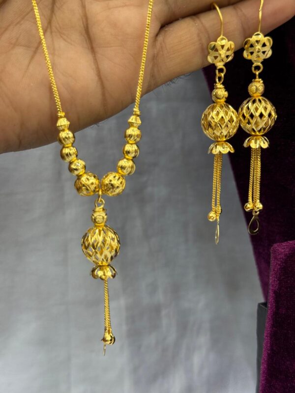 Elegant Chain & Earring Set – 100% Color Warranty