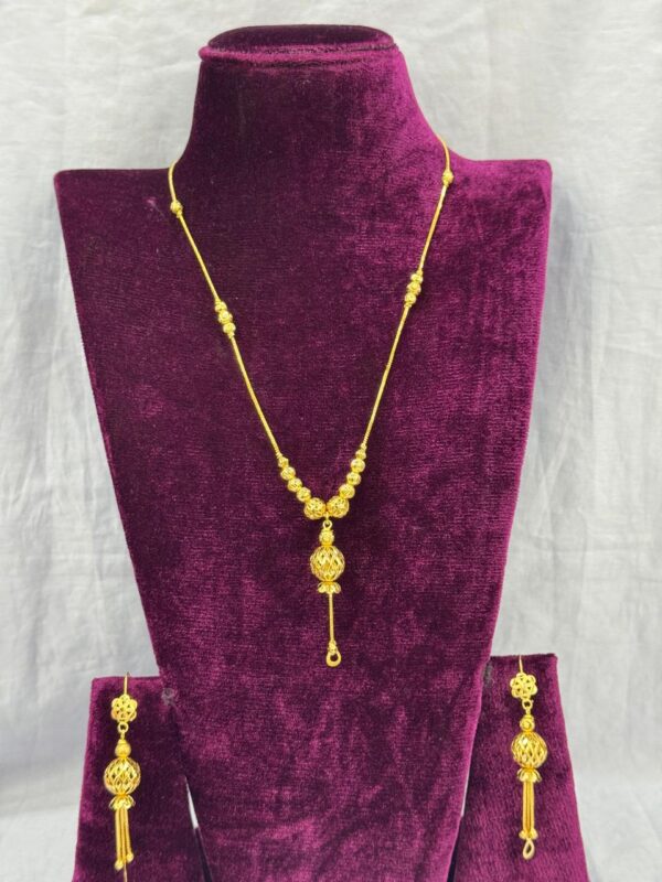 Elegant Chain & Earring Set – 100% Color Warranty